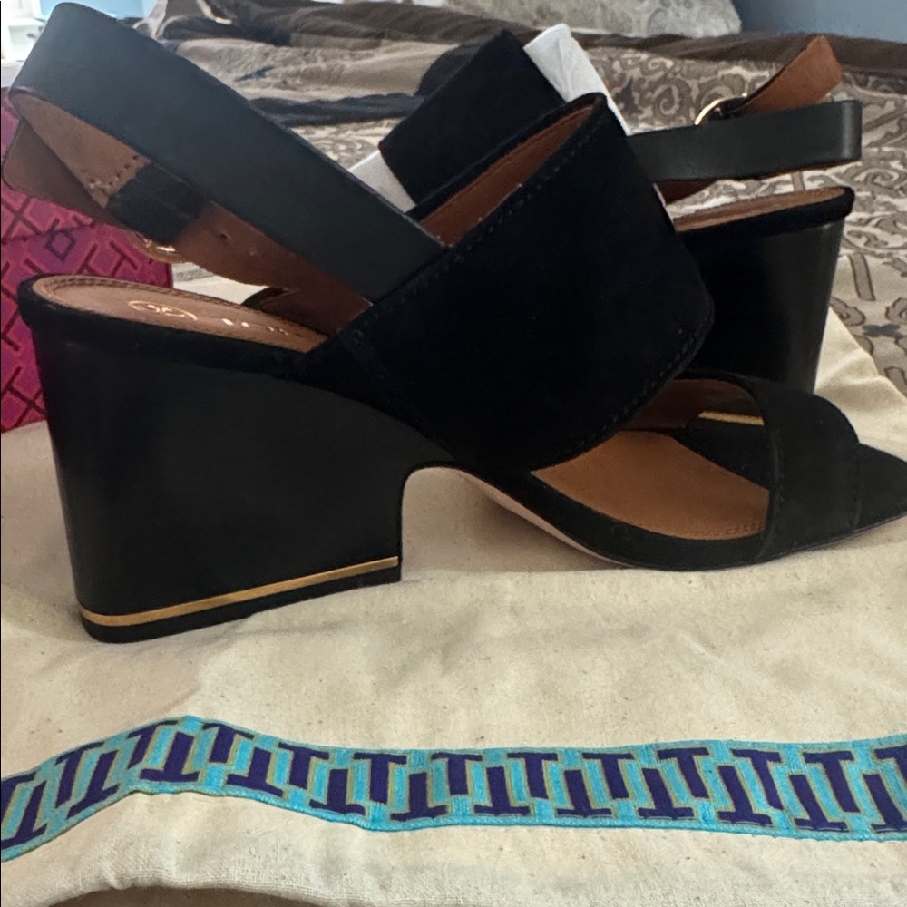 New Elegant Black Suede Block Heel Slingback Wedges - Picture 3 of 7